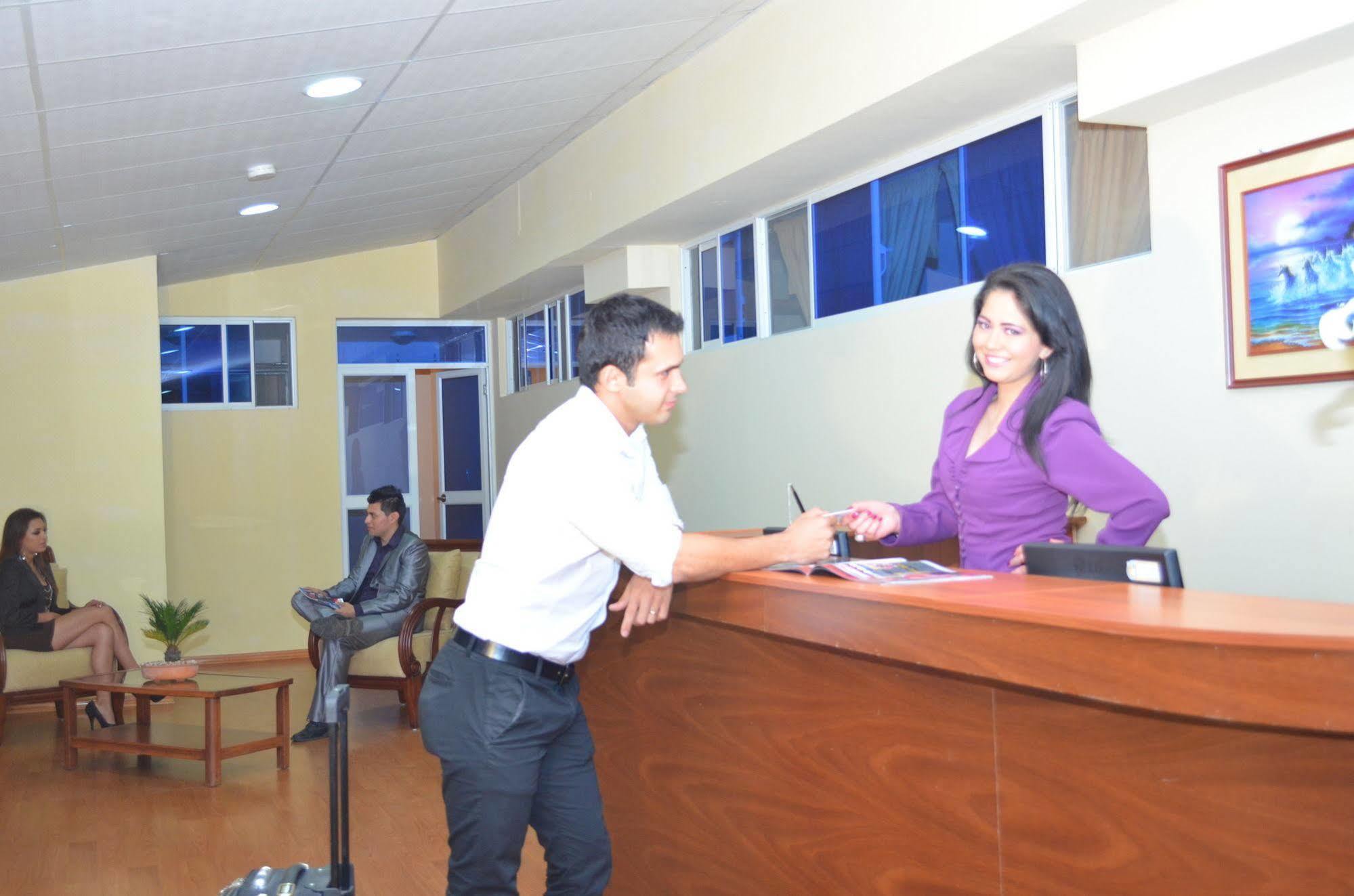 Hotel Versailles Ambato Exterior foto
