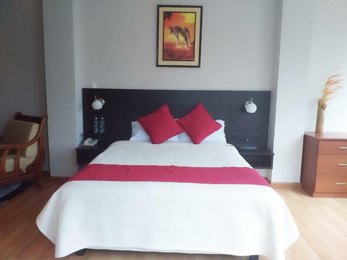 Hotel Versailles Ambato Exterior foto